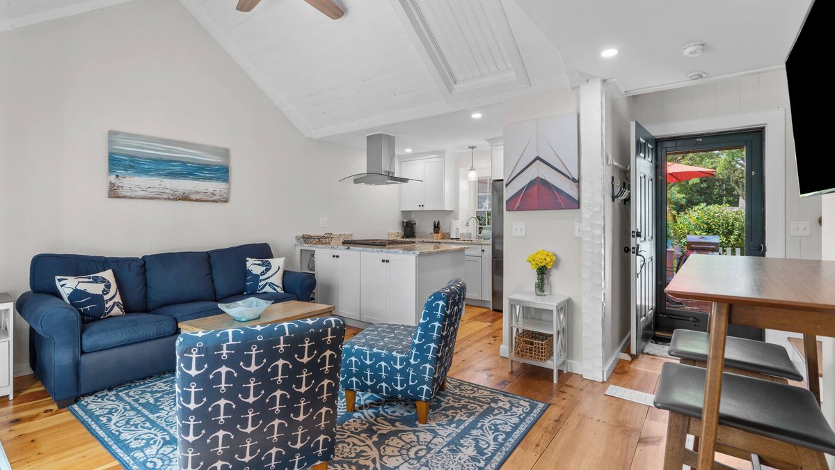 Mashpee House | Vineyard Sound Retreat Sleeps 6!