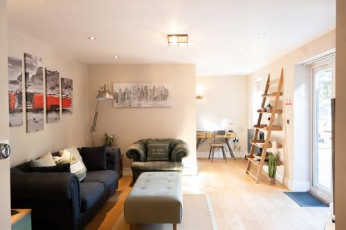 Howlett End House | Vineyard Style 2BR with Garden and Parking