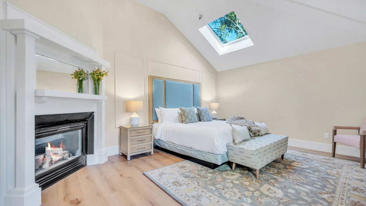 Napa Bed & Breakfast | Vineyard suite with California king at downtown Napa B&B w/pool and hot tub