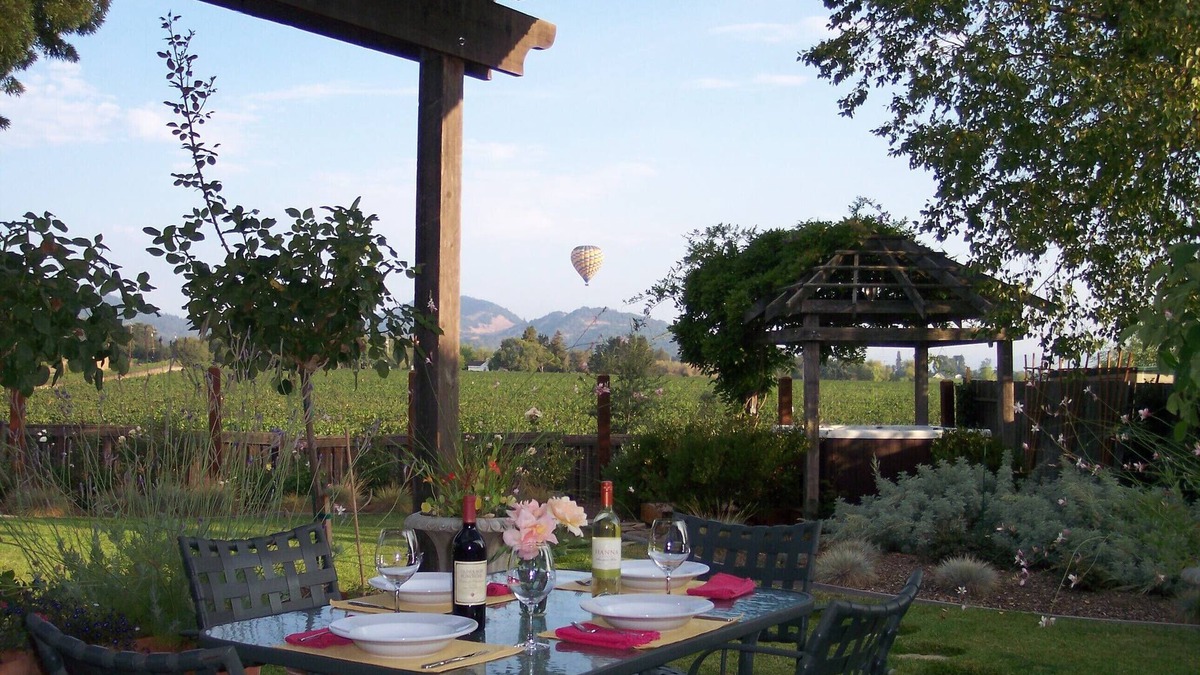 Napa House | VINEYARD VIEW 4 BED/3 BATH W/HOT TUB nPERFECT LOCATION FOR WINE TASTING