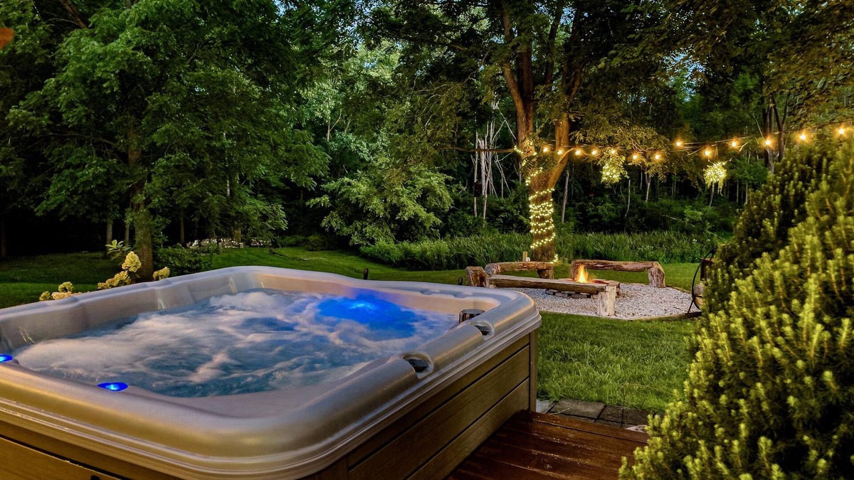 Madison Cottage | Vineyard View | Walk to Wineries & River| Hot Tub