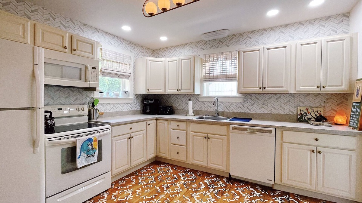 West Cape May House | VINEYARD VISTA Beach Bungalow in West Cape May