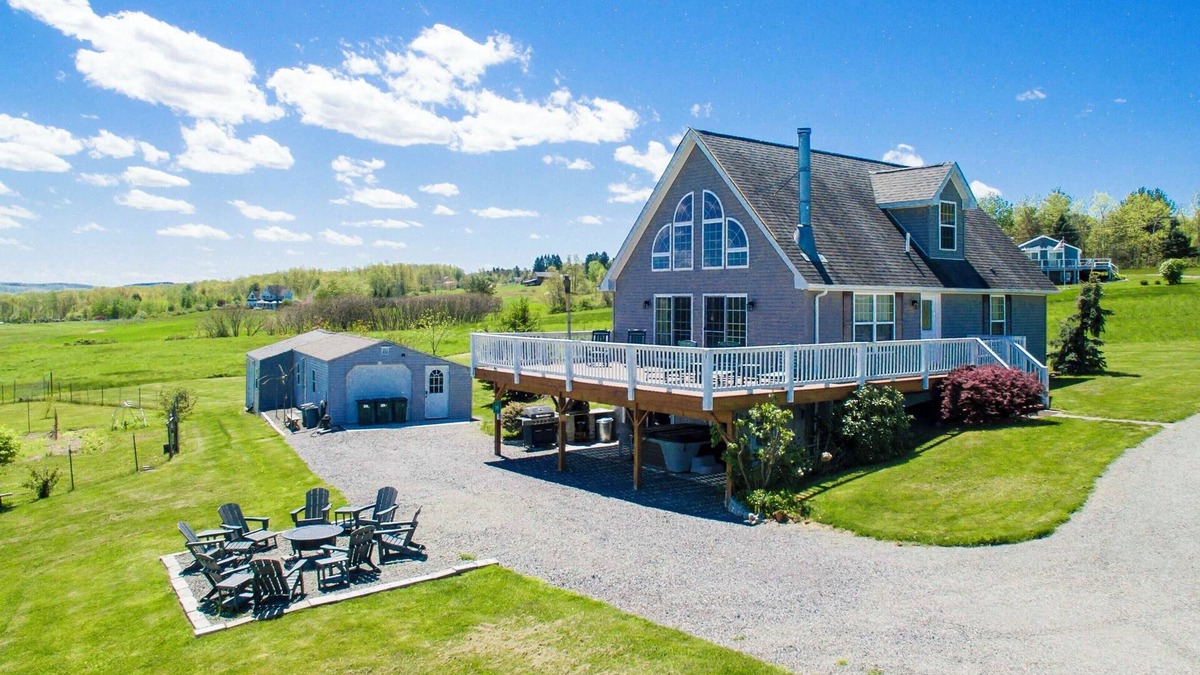 Hammondsport House | Vineyard with a View: Close to Wineries + Hot Tub!