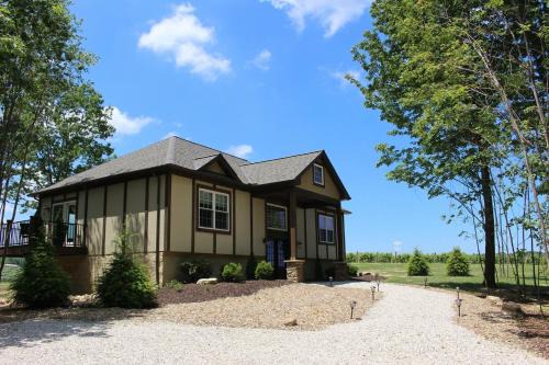 Geneva Cabin | Vineyard Woods
