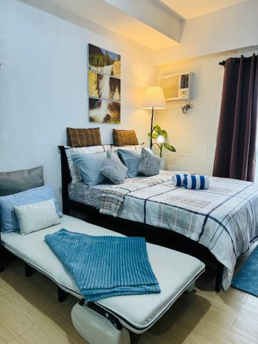 Phil-Am Apartment | Vinia Infinity Studio 2 Near Malls with WiFi Netflix and Karaoke