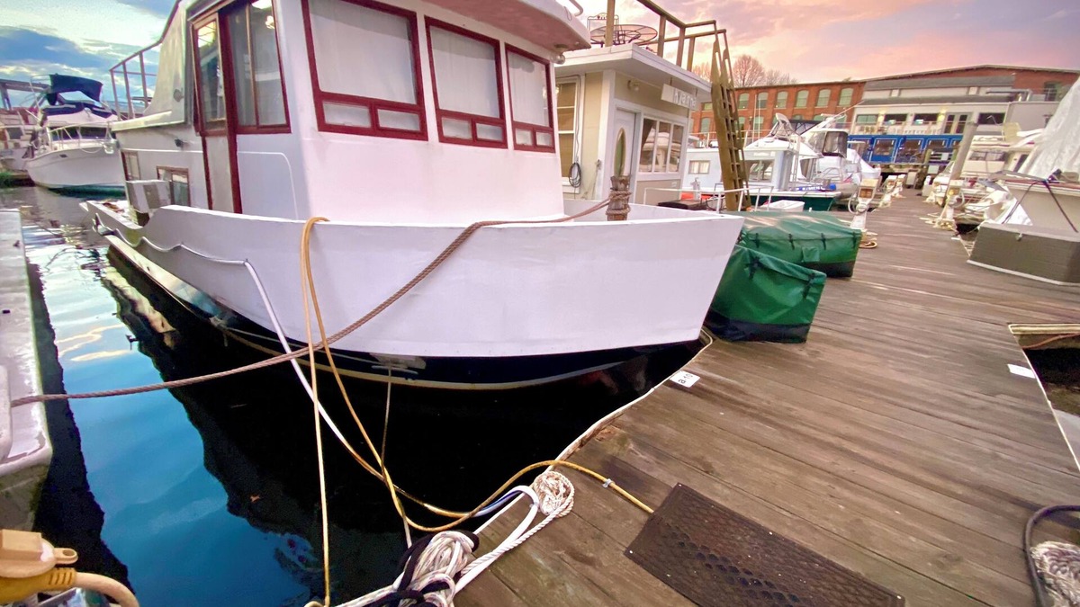 Downtown Boat Rental | Vintage 1969 Boat on the Providence Marina near Brown University and RISD