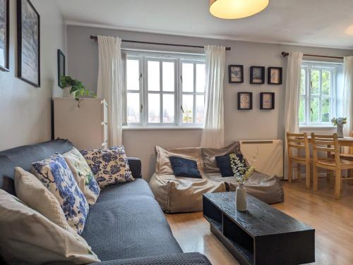 St George's Quarter Apartment | Vintage 2-bed City Centre Gem Free Parking