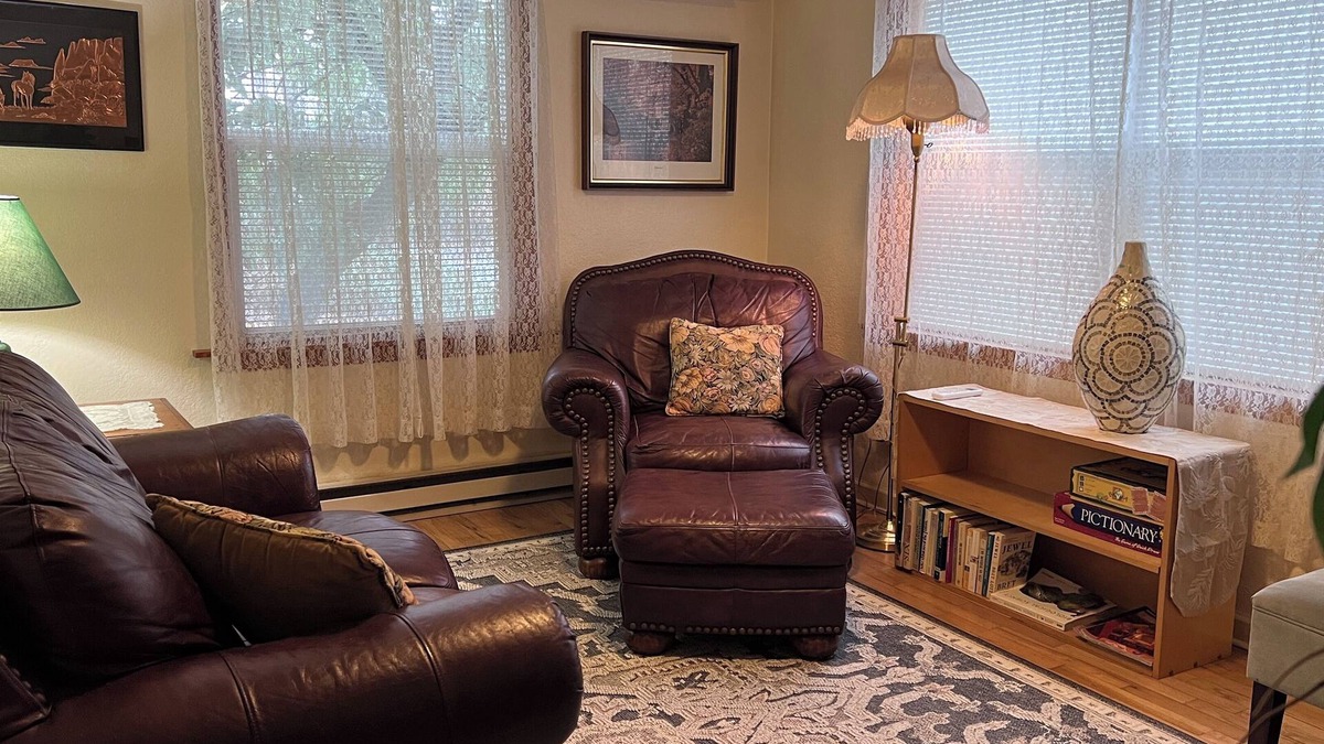 South Hills Cottage | Vintage 2-bedroom cottage in Friendly neighborhood of Eugene with WiFi & AC