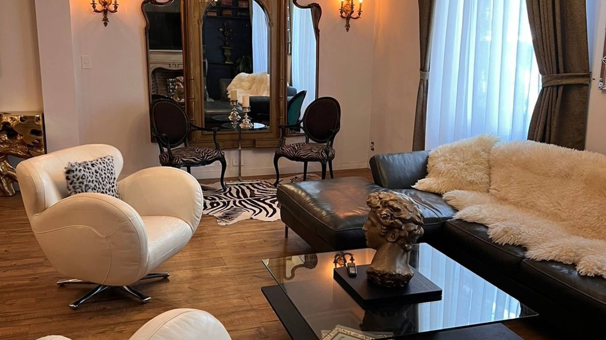 Almagro Condo | Vintage 4-bedroom condo in Recoleta, Buenos Aires. Safe neighborhood