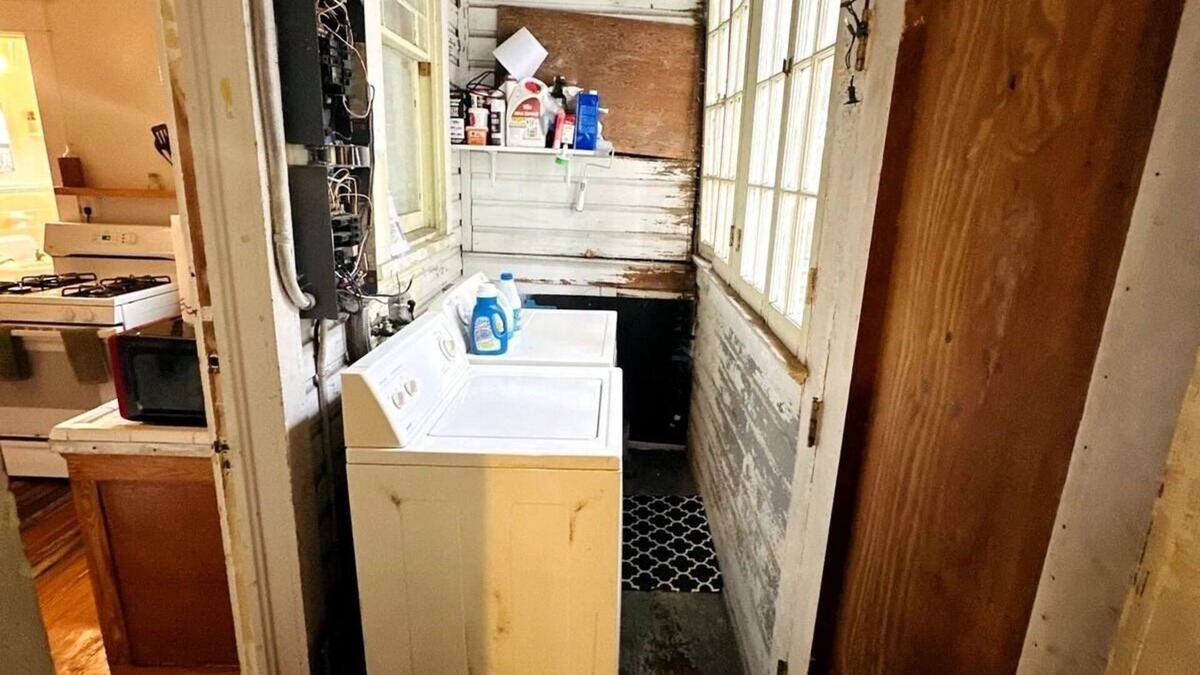 University Heights Apartment | Vintage & Affordable Unit 1 of 6
