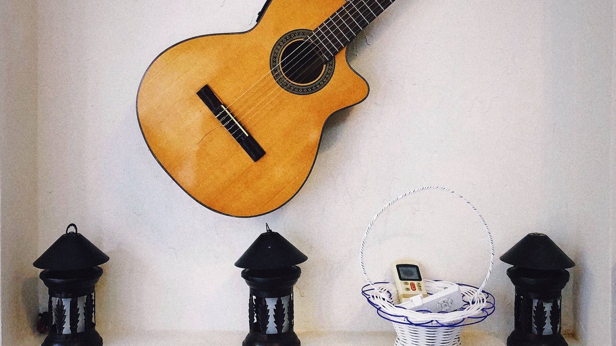 Dong Da House | Vintage and Traditional Homestay near TrainStation
