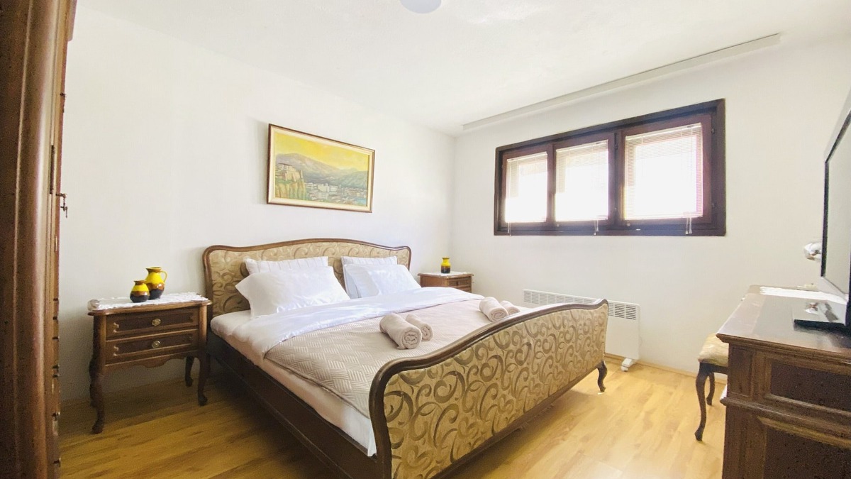 Skopje Region Apartment | Vintage Apartment/Free Parking/85sqm