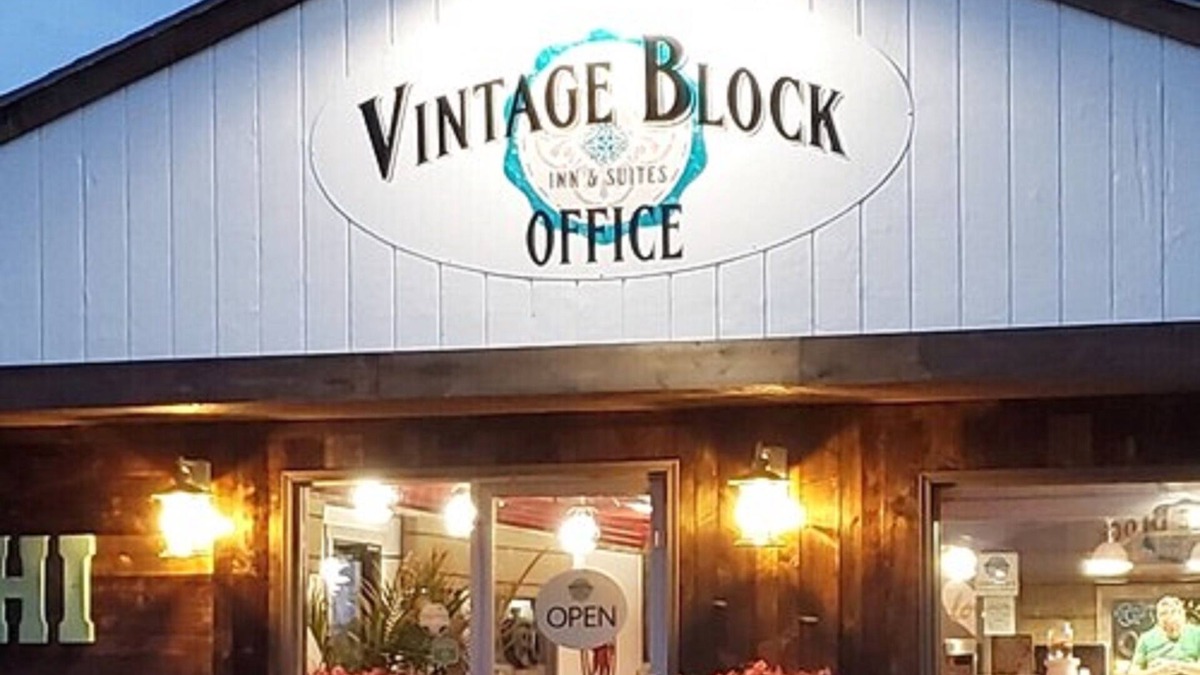 Okoboji Hotel | Vintage Block Inn & Suites