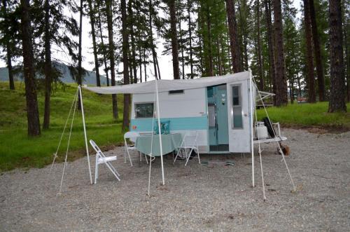Thompson Falls House | Vintage Camper Rental Perfect for Glamping in Montana