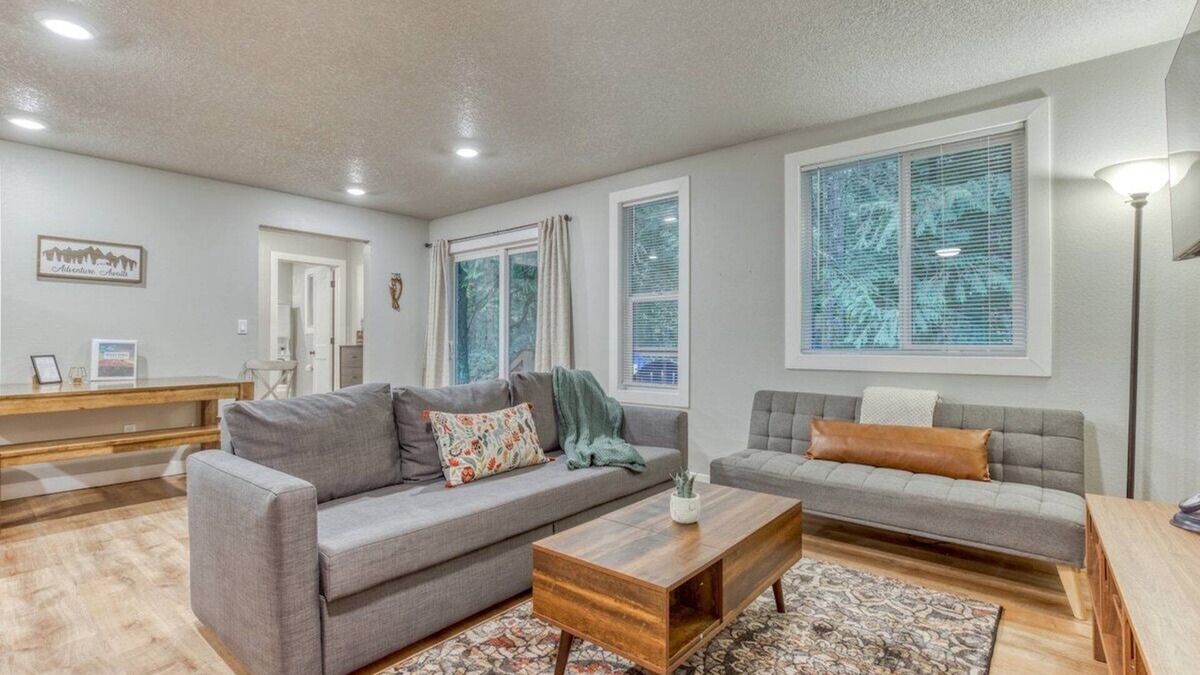 Mount Hood Village Condo | Vintage Charm at Mt Air Base of Hood - Unit 4
