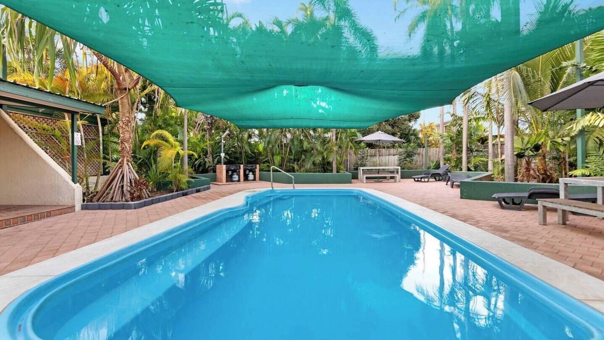 The Gardens Apartment | Vintage Charm at The Gardens with Lagoon Pool