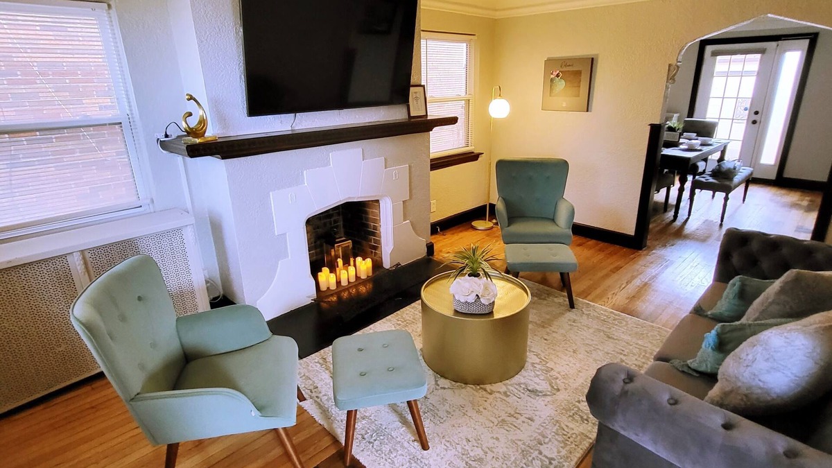 Detroit House | Vintage Charm, E. Eng. Village, 10mins to Dt. Det.