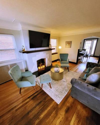 Detroit House | Vintage Charm, E. Eng. Village, 10mins to Dt. Det.