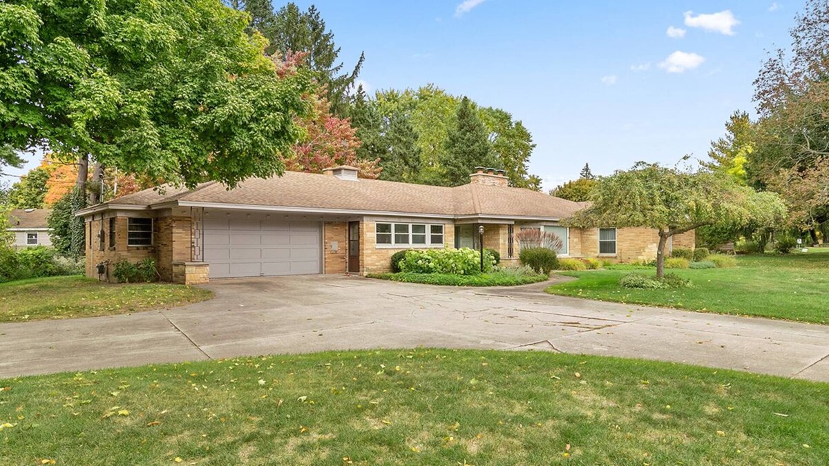 Creston House | Vintage Charm in Riverside Park