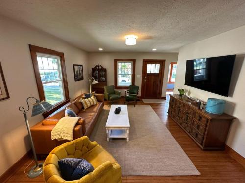 Van Wert House | Vintage Charm On Elson Ave
