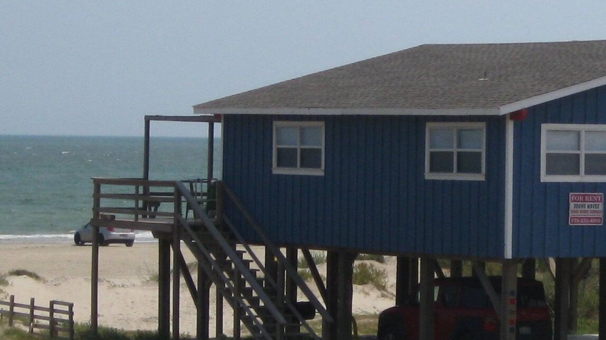 Surfside Beach House | Vintage Charm right on the Beach!