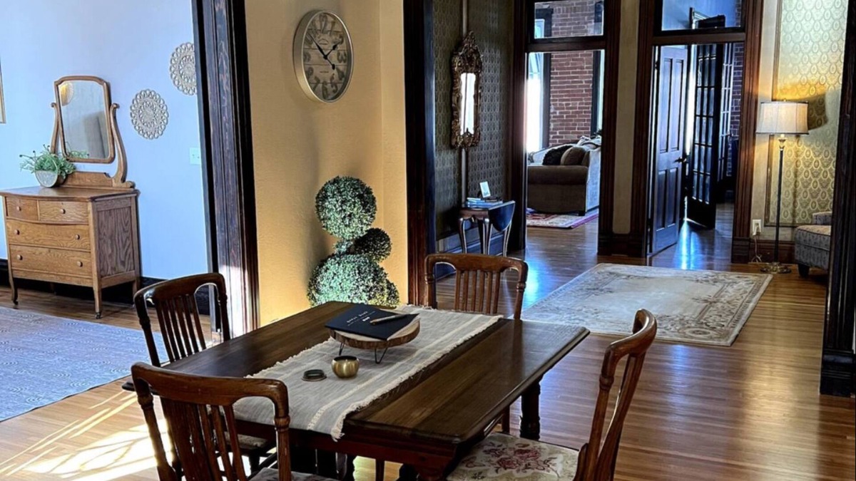 Chanute Apartment | Vintage charm with modern conveniences in downtown Chanute, Kansas.