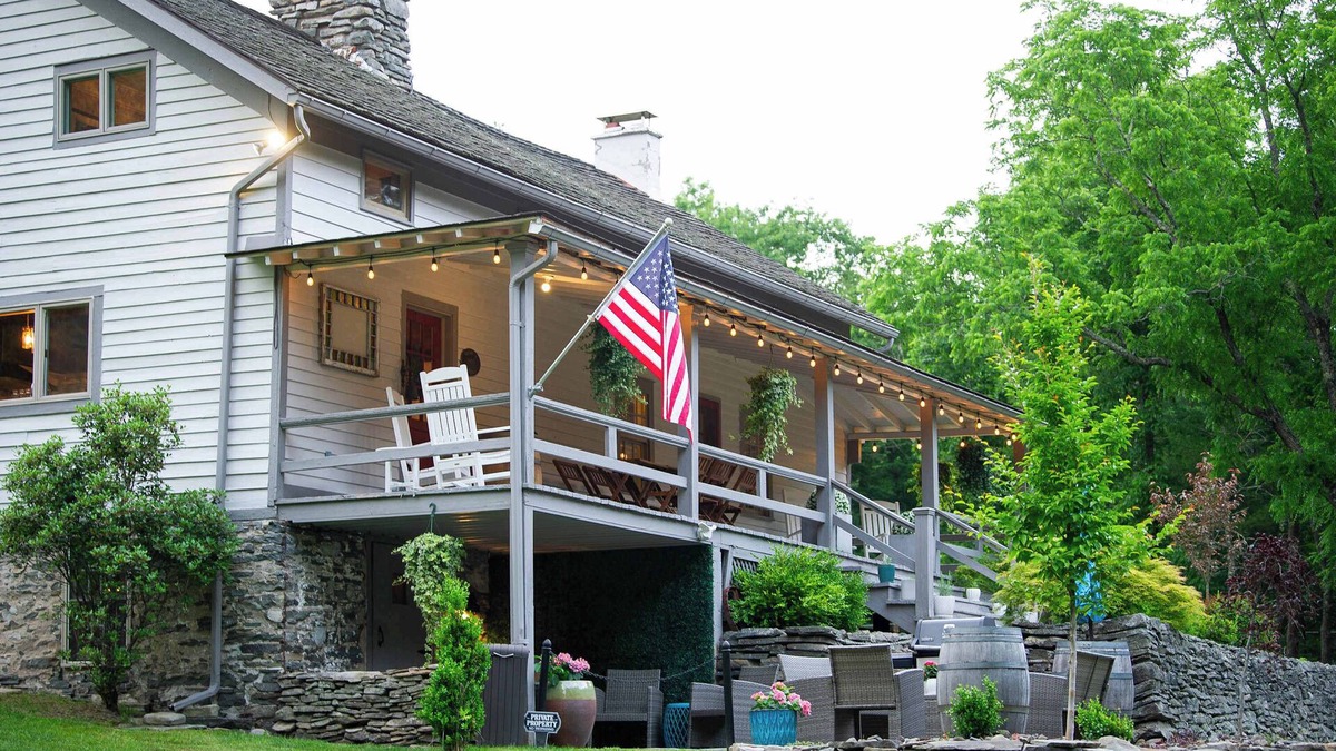 Rowland House | Vintage farmhouse with modern, high-end finishes