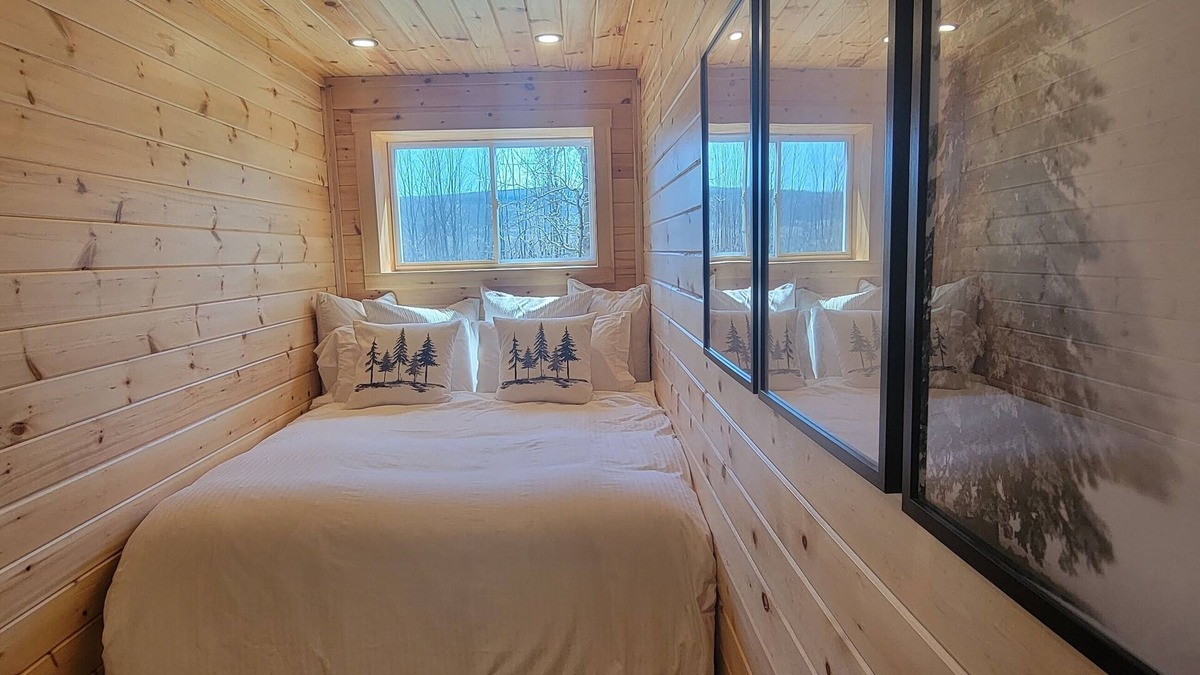Kimberley House | Vintage Hideaway With a view and Hot-Tub