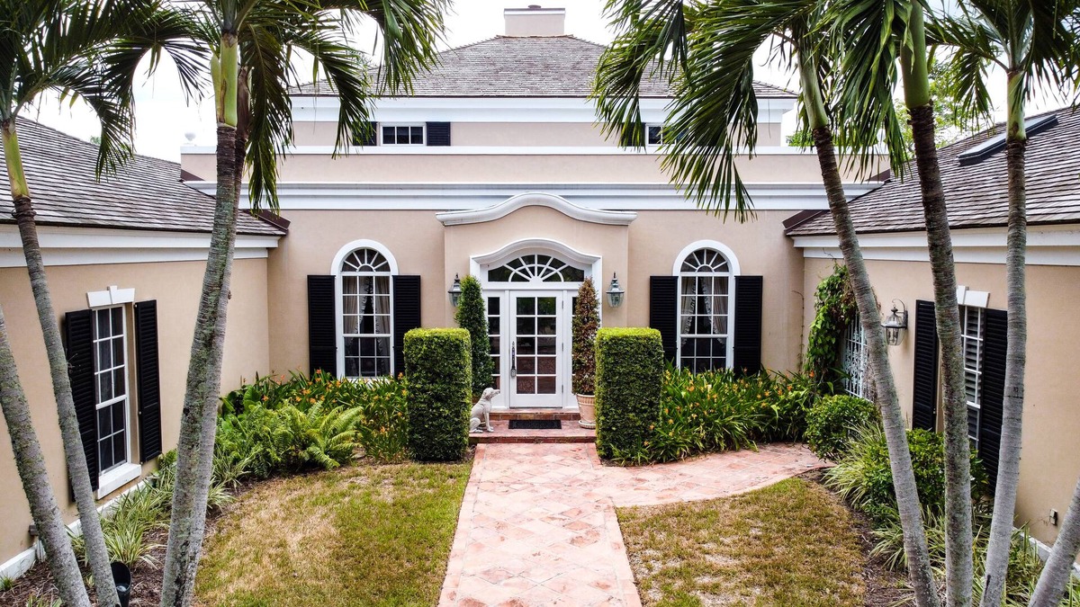 Johns Island House | Vintage home in the Exclusive John's Island!