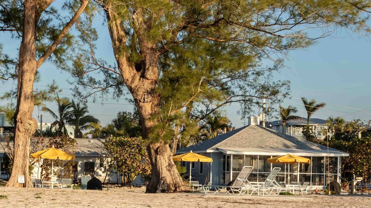 Holmes Beach Cottage | Vintage Island Cottage on the Beach- Sunset Views - Bamboo Apts. C1