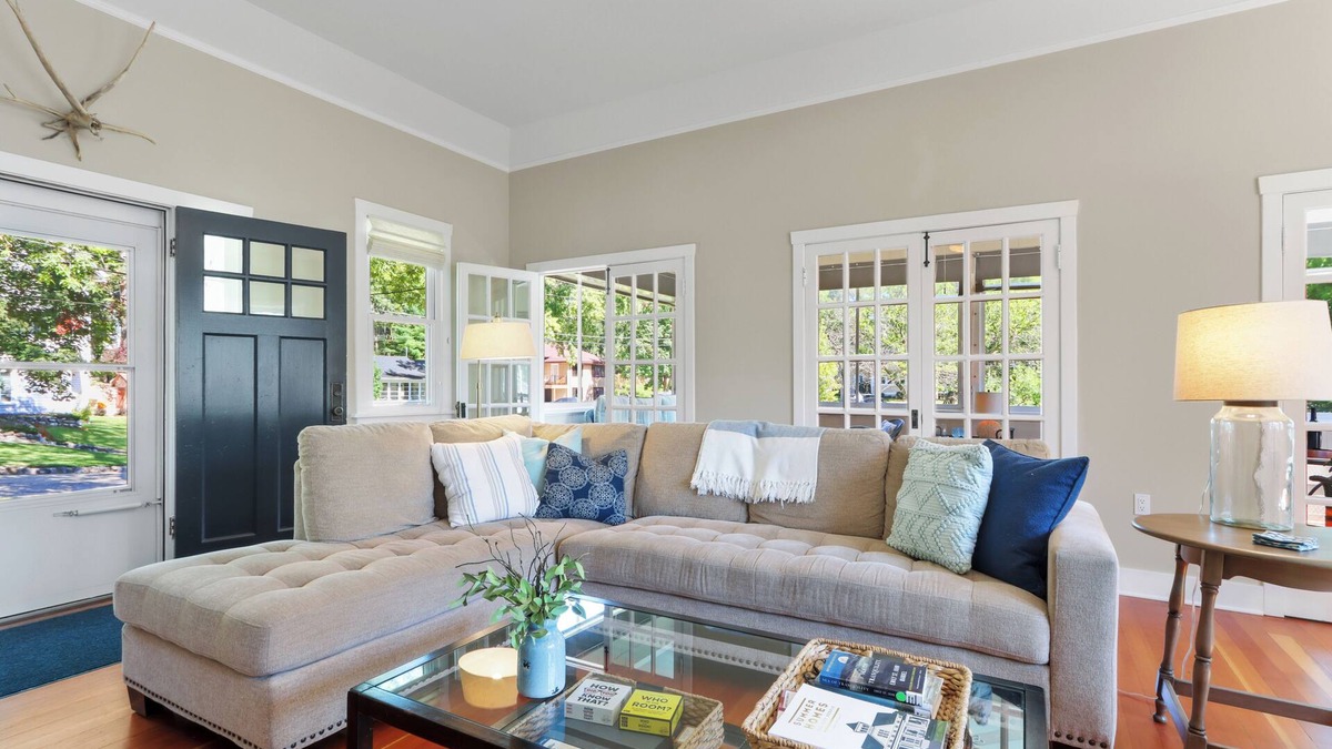 Williams Bay House | Vintage Lake House One Block From Lake Geneva nSunny home with lovely view