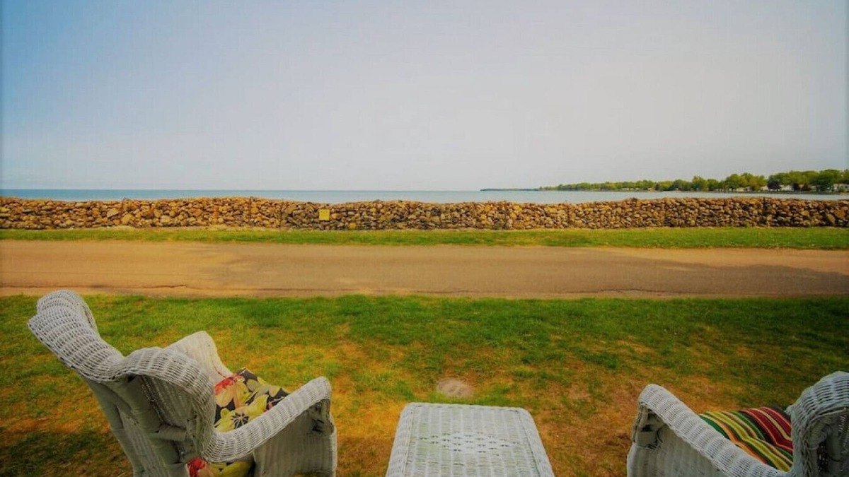 Van Buren Point Cottage | Vintage Lakefront Home in Historic Van Buren Point