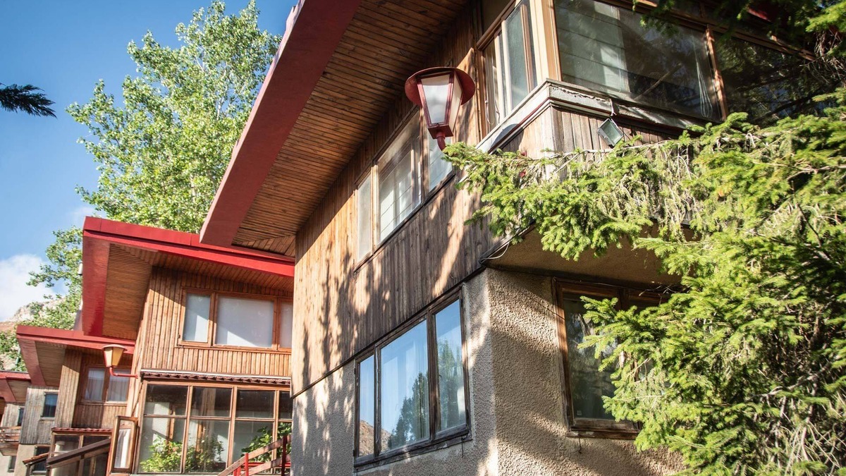 Kfardebian House | Vintage Ski & Vacation Chalet Mzaar