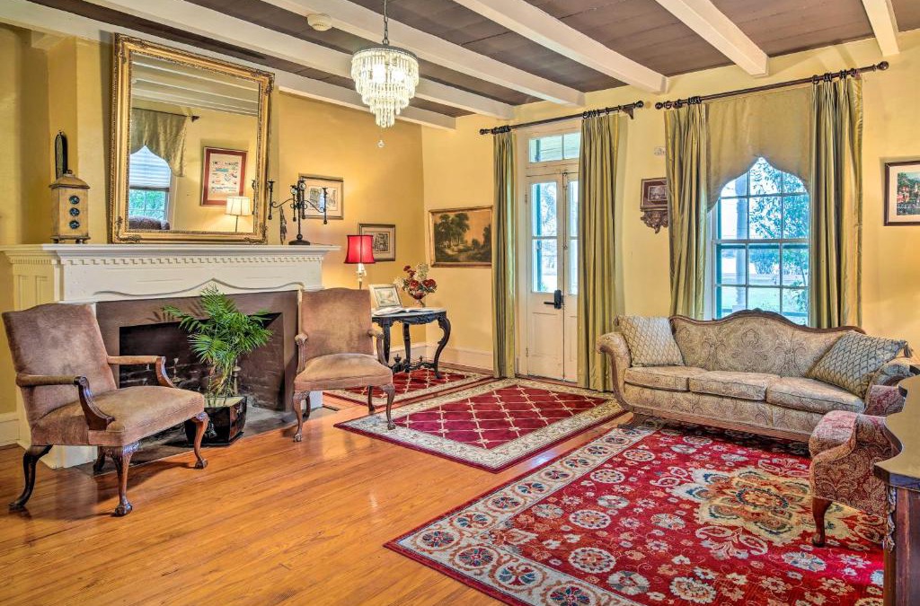 New Roads House | Vintage Louisiana Vacation Rental Home