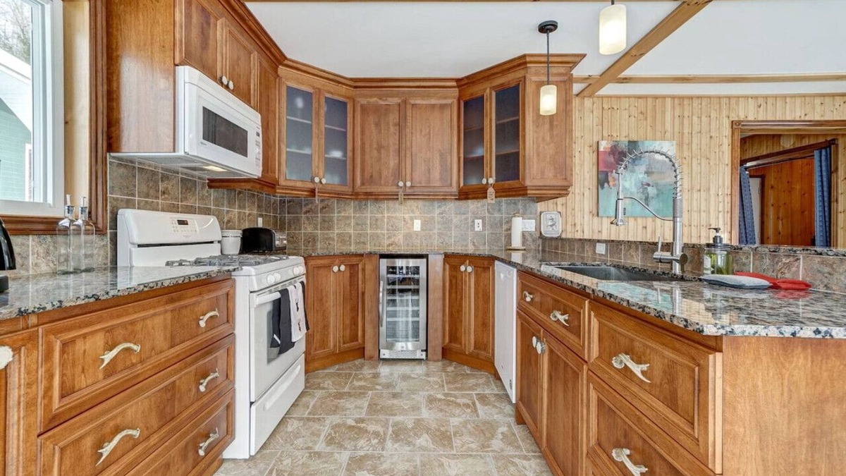 Papineau Regional County Municipality Cottage | Vintage luxury in the heart of the Petite Nation