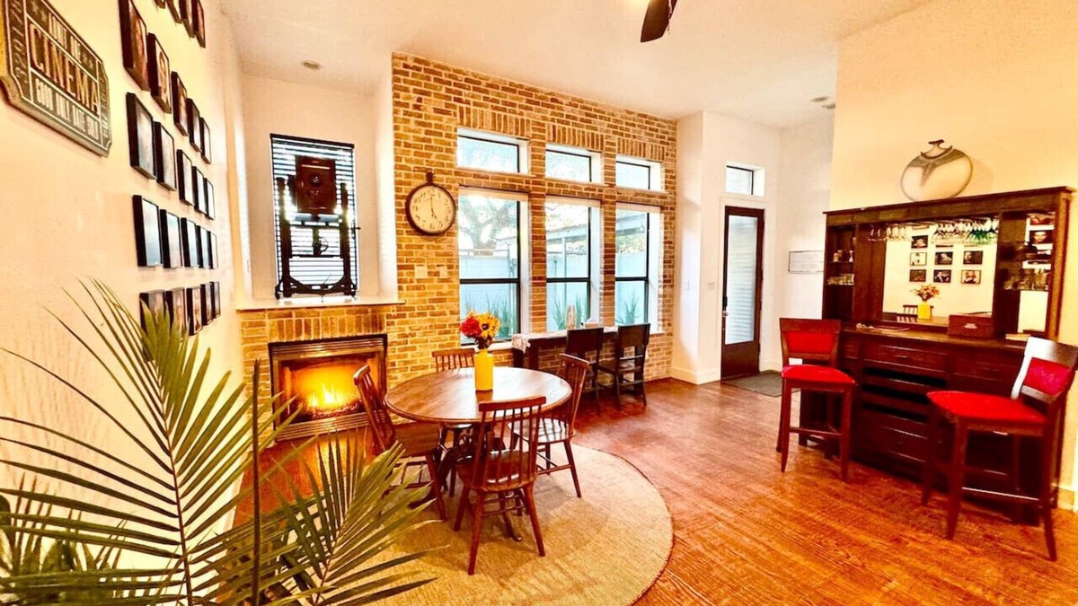 Deep Ellum House | Vintage Modern Luxury-Deep Ellum-Fair Park