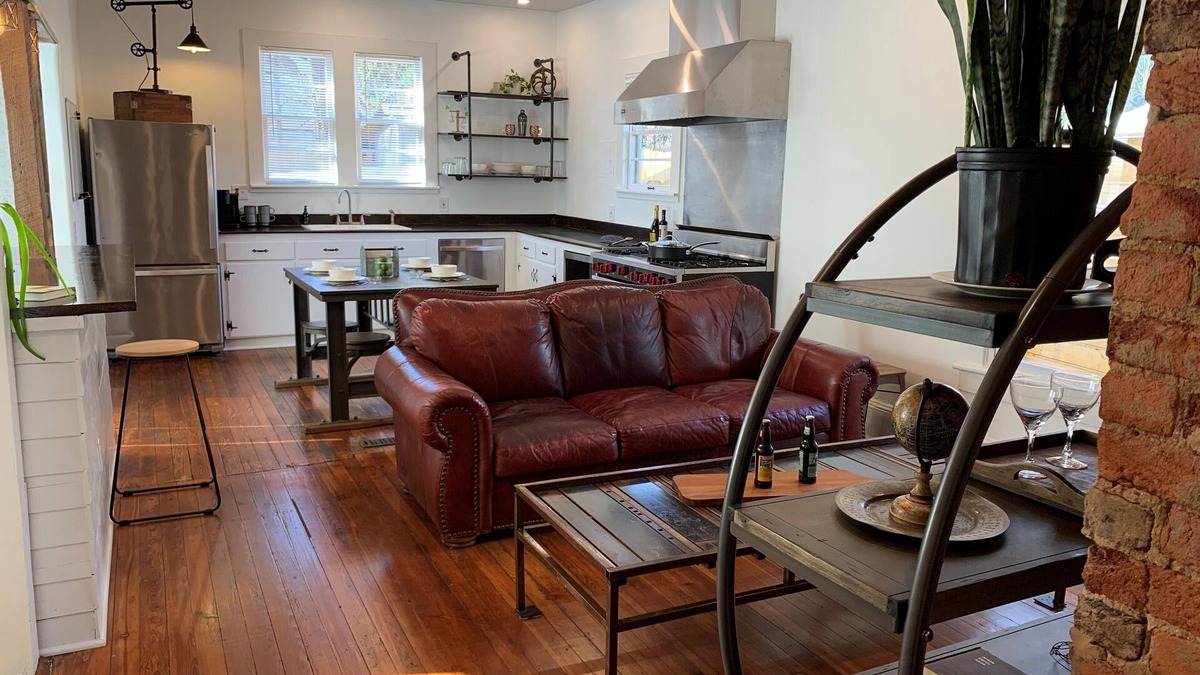 Winston - Salem House | Vintage Modern Synthesis in the Heart of Winston-Salem