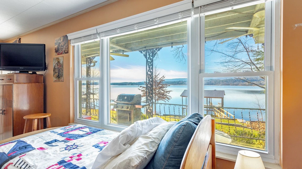 Spring City Cabin | Vintage Mountain Lake Cabin w/Huge Dock - camp vibes, privacy, family friendly!