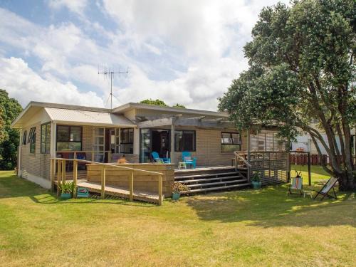 Whangamata House | Vintage Pohutukawa - Whangamata Bach