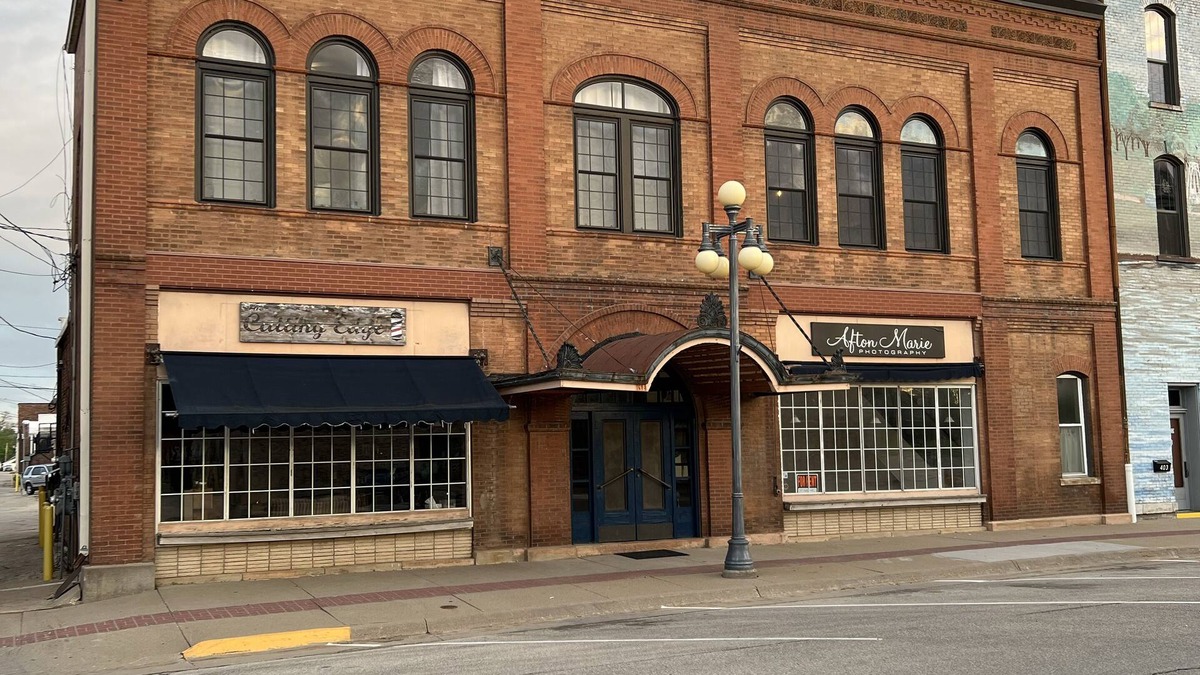 Vinton Apartment | Vintage Remodeled Apartment in Historic Downtown Vinton