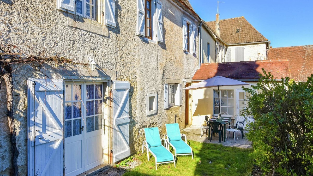 Montfaucon House | Vintage Retreat in Montfaucon