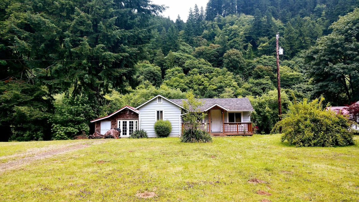 Mapleton House | Vintage River Cabin on the Siuslaw River