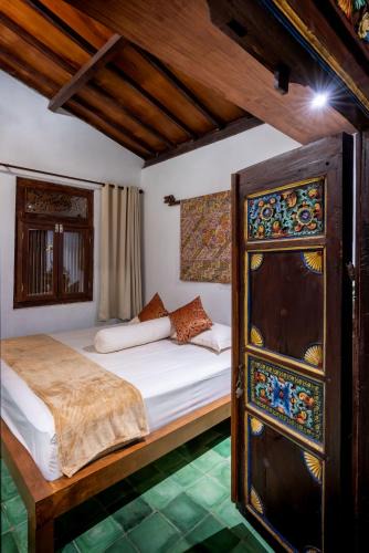 Bogor Tengah House | Vintage room 2 in Joglo House By penggemarlawas