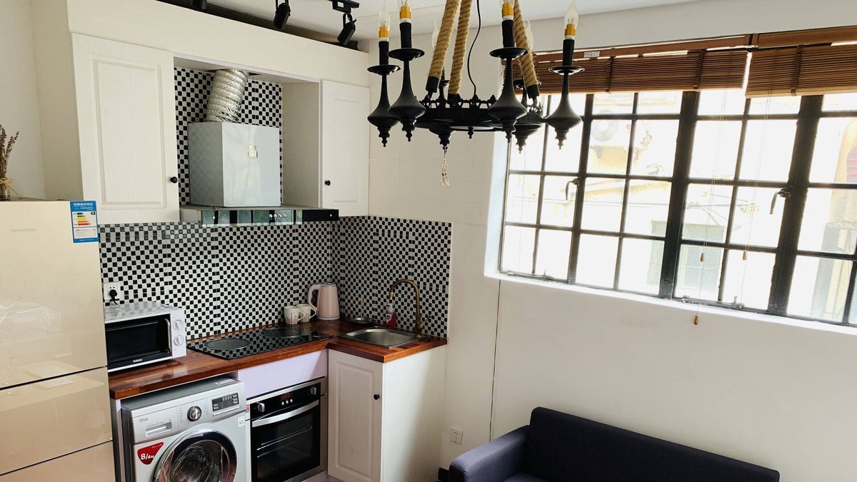 Huaihai Road Commercial Area Apartment | Vintage Studio at the Heart of Shanghai in Former French Concession