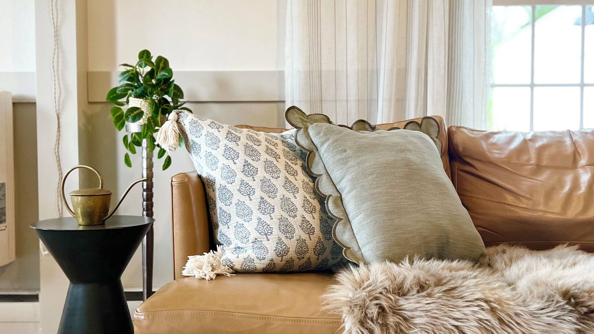 State College House | VINTAGE VIBES - HOT TUB - KING BED - COTTAGE ABODE