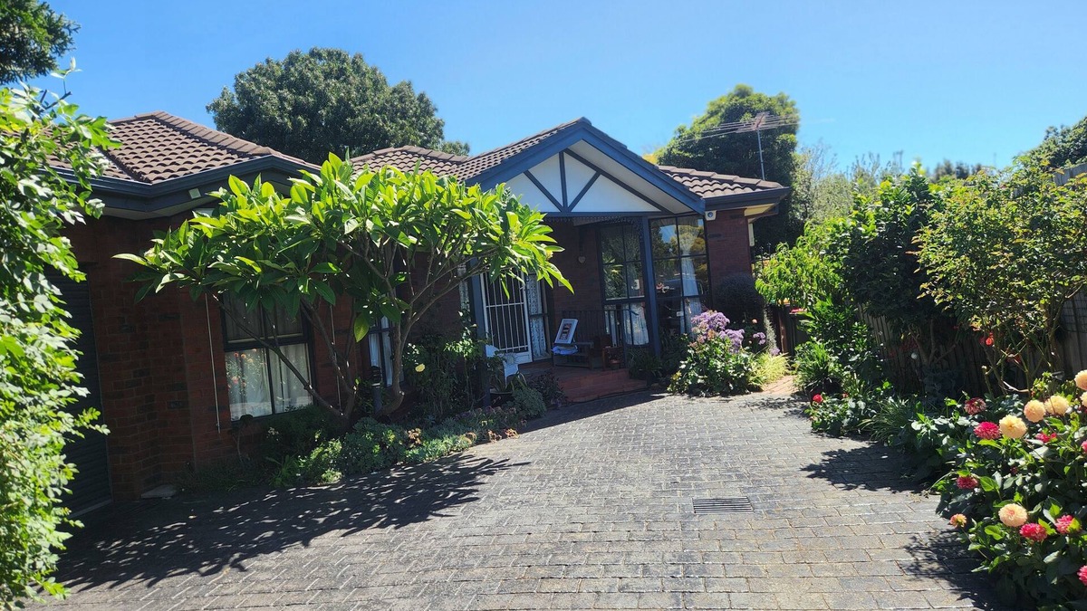 Essendon Villa | Vintage Villa in Essendon Exotic Garden Free Parking Near Melbourne CBD, Airport