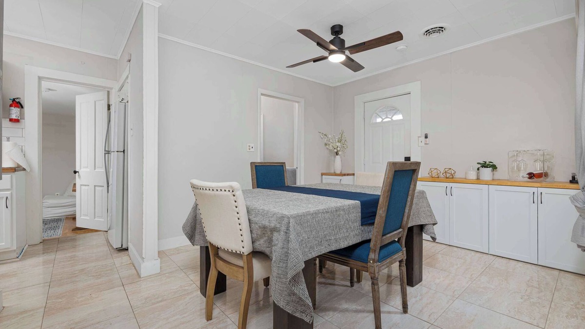 West Central Apartment | Vintage West Central Apt | Walkable | Parking
