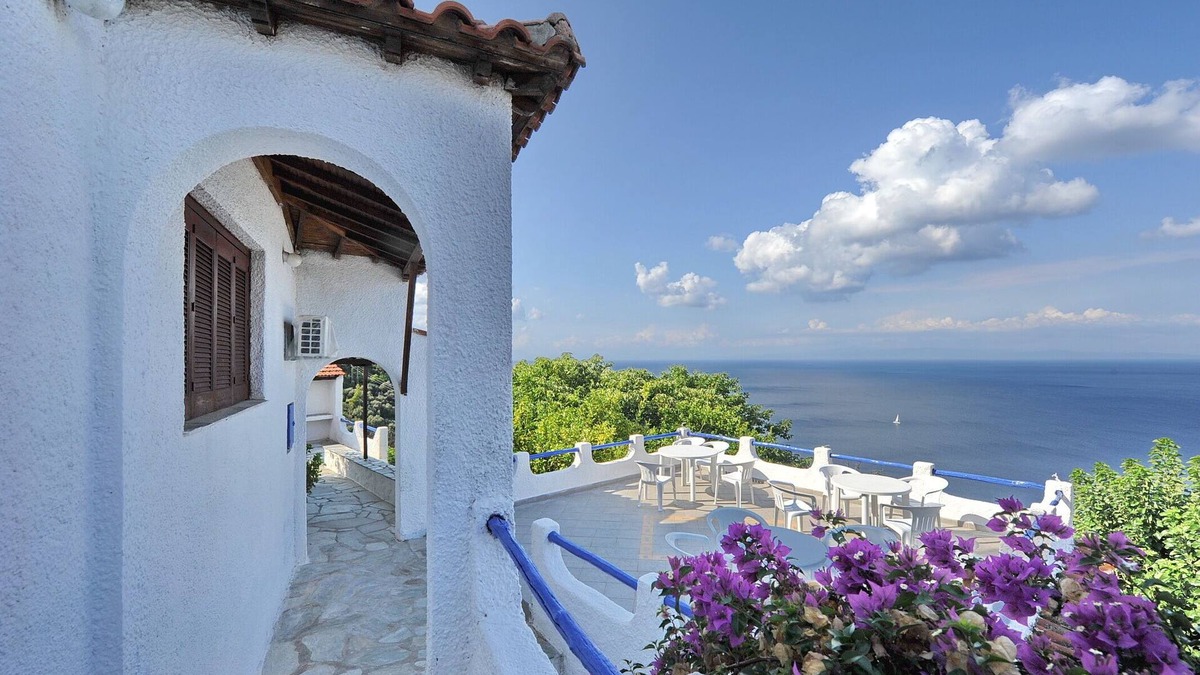 Xanthi Region Villa | VIOLA. Infinity panoramic pool. Privileged view of Egean. Access to the sea.
