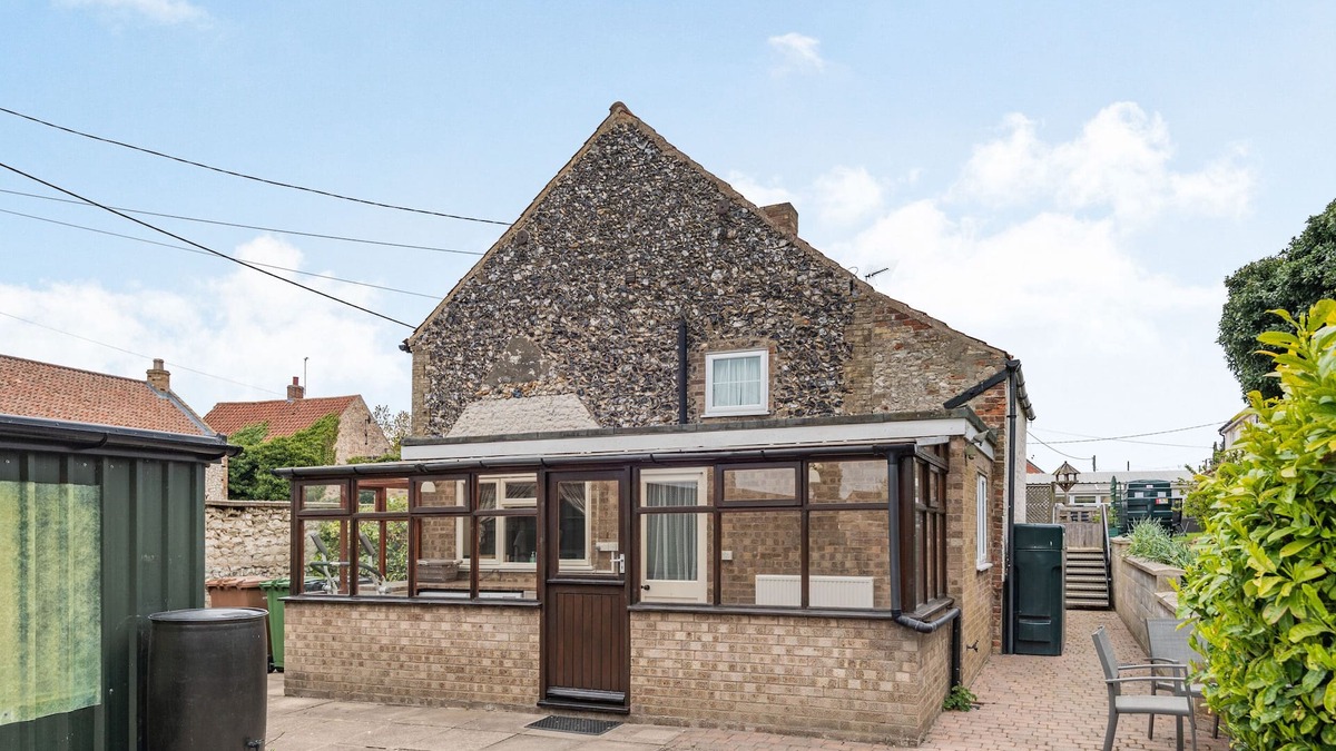 Feltwell Cottage | VIOLET COTTAGE, family friendly, with a garden in Feltwell