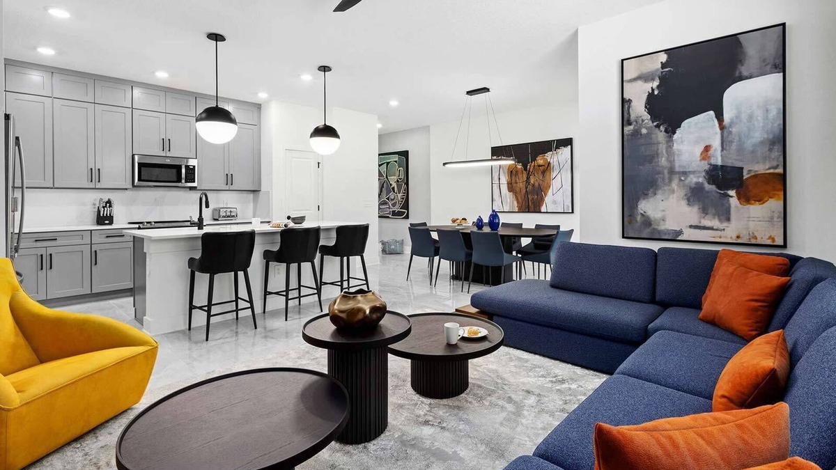 Florida Center House | Violet's Vista | Luxe home next to Universal w/spa pool, grand LR/DR, themed BR